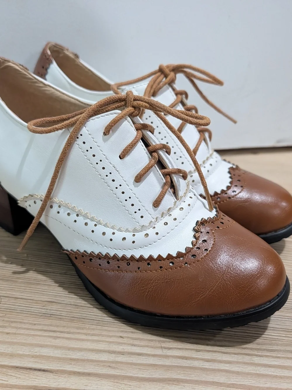 Vintage Style Brown & Cream Oxford Heels Size 6 Wingtip Brogue Academia
